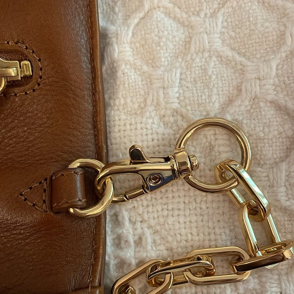 Tory Burch Suki Reva Clutch in Toffee Brown Leather, Excellent, Almost New! - Picture 11 of 11